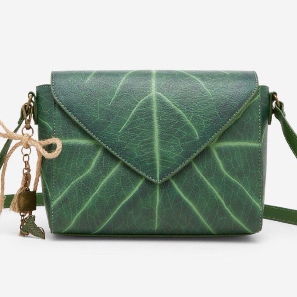 New The Lord of The Rings Lembas Leaf CrossbodyBag. - Picture 4 of 6